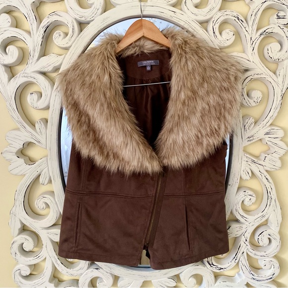Lisa Rinna Collection Jackets & Blazers - Lisa Rinna faux suede vest with faux fur collar Women’s Size Large